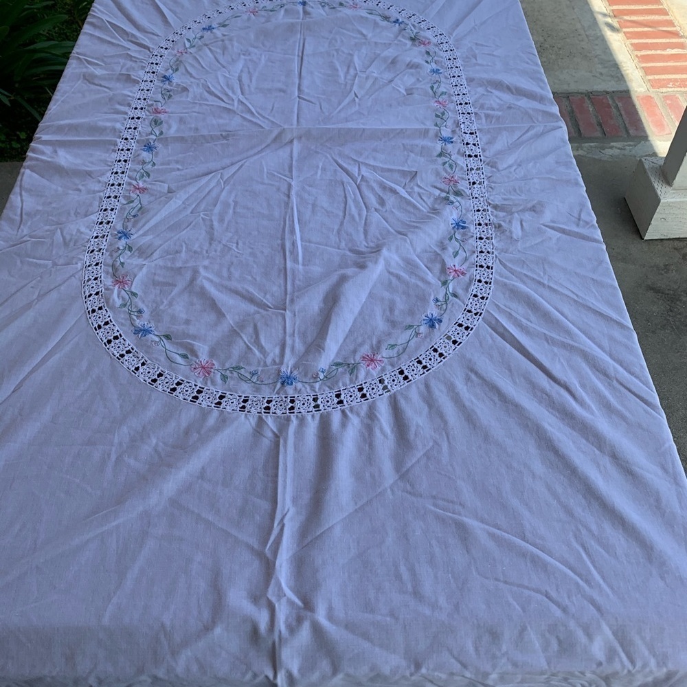 Table cloth - Picture 3 of 9